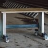 Höhenverstellbarer Arbeitstisch mit Rollen