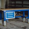 Höhenverstellbare Werkbank mit Schubladen