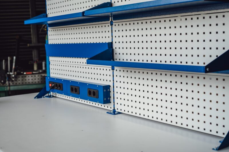 Arbeitstisch Werkbank mit Werkzeugwand Höhenverstellber