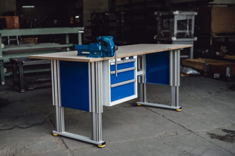 Arbeitstisch Werkbank mit Werkzeugwand Höhenverstellber