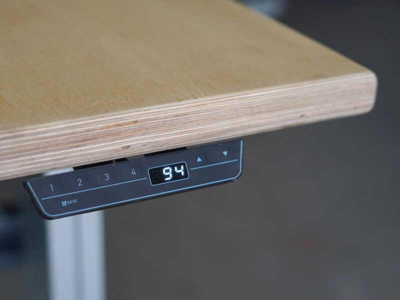Elektrisch Höhenverstellbarer Arbeitstisch, fahrbar mit Rollen als günstiger Bausatz PETec Basic Light Elektrisch Höhenverstellbarer Arbeitstisch, fahrbar mit Rollen als günstiger Bausatz PETec Basic Light