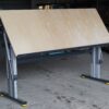 Elektrisch höhenverstellbarer und kippbarer Arbeitstisch für Schaltschrnakbau uvm