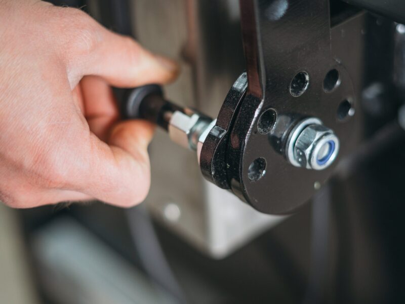 Mobiler Werkstattwagen mit Elektroantrieb und Höhenverstellung Mobiler Werkstattwagen mit Elektroantrieb und Höhenverstellung