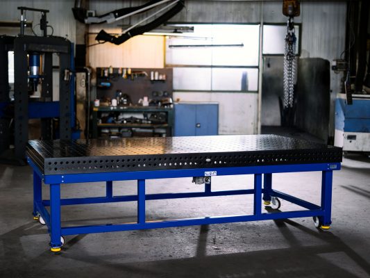höhenverstellbarer Schweißtisch, 4 Füße, flexibel auf Laufrollen, Höhenverstellung bis 5000 kg mit Siegmund Professional 750 Schweißplatte