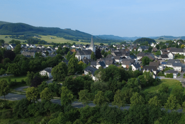 PETec Hersteller Höhenverstellbare Industrietische Sauerland