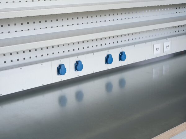 Höhenverstellbare Profi Werkbank mit Stahlplatte auf Rollen