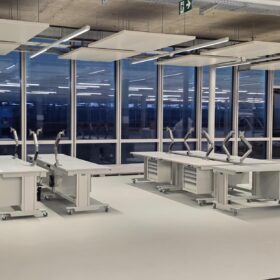 Ergonomische Arbeitstische mit Monitorhalterung Höhenverstellbar