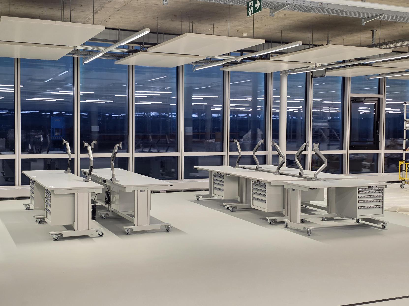 Ergonomische Arbeitstische mit Monitorhalterung Höhenverstellbar