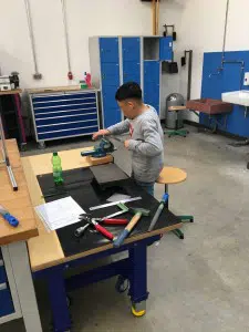 Höhenverstellbare Werkbank für Berufsschulen - Ergonomischer Tisch