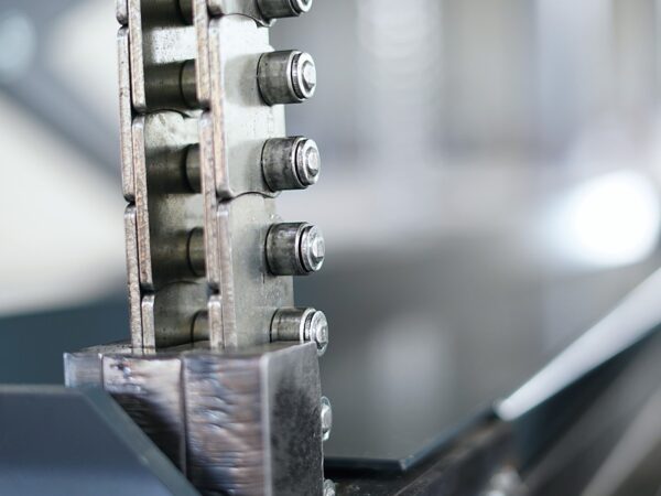 Schweisshubtisch ohne Hydraulik mit vier Schubketten elektrisch