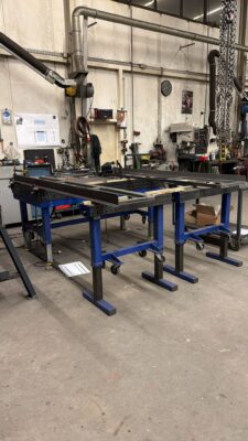 Mechanisch mittels Akkuschrauber stufenlos höhenverstellbarer unterstellbock Produktion Schlosserei