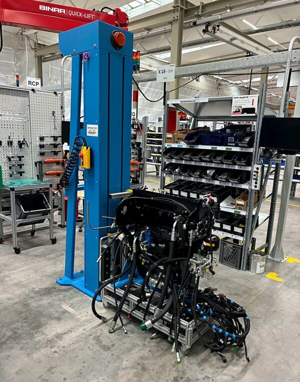 Sonderheber Materialheber lift in Produktion im Einstaz Sonderheber Materialheber lift in Produktion im Einstaz