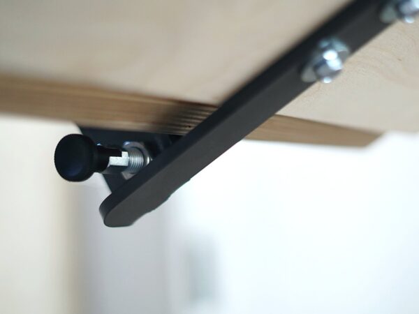 90 Grad kippbarer Arbeitstisch und elektrisch höhenverstellbar PETec Basic