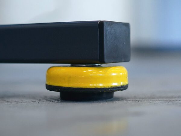 90 Grad kippbarer Arbeitstisch und elektrisch höhenverstellbar PETec Basic