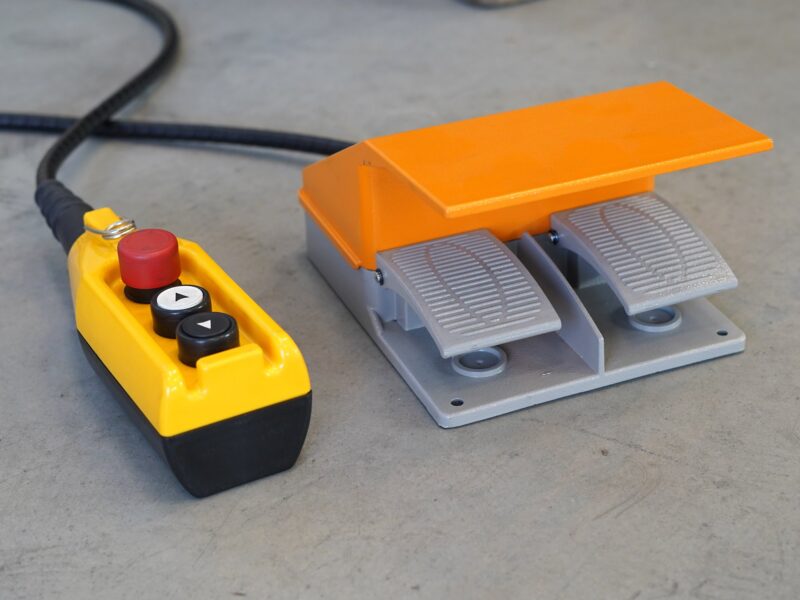 Scherenhubtisch elektrisch mit fusspedal und elektrischer drehplatte