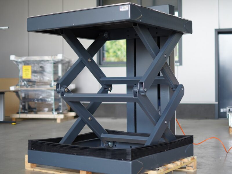 Elektrischer Doppelscherenhubtisch für Industrie und Montage Elektrischer Doppelscherenhubtisch für Industrie und Montage