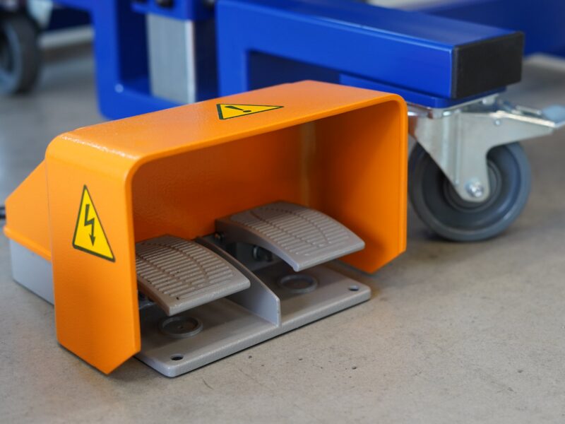 Höhenverstellbarer Schweißposistionierer elektrisch dreh und kippbar per Fußpedal Höhenverstellbarer Schweißposistionierer elektrisch dreh und kippbar per Fußpedal